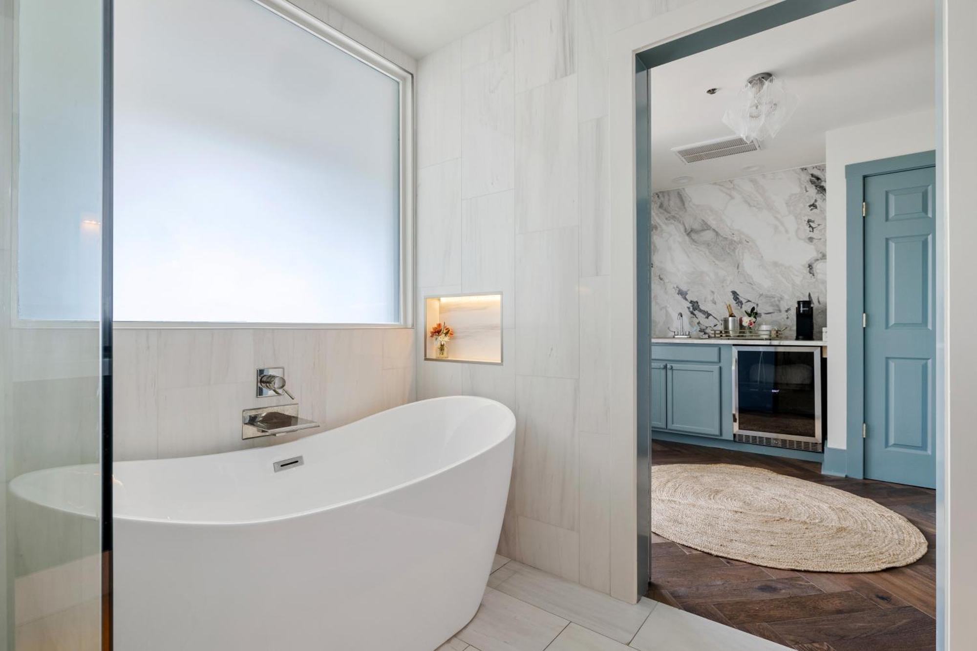 Regatta Inn - Adults Only ฟอลลีบีช ภายนอก รูปภาพ