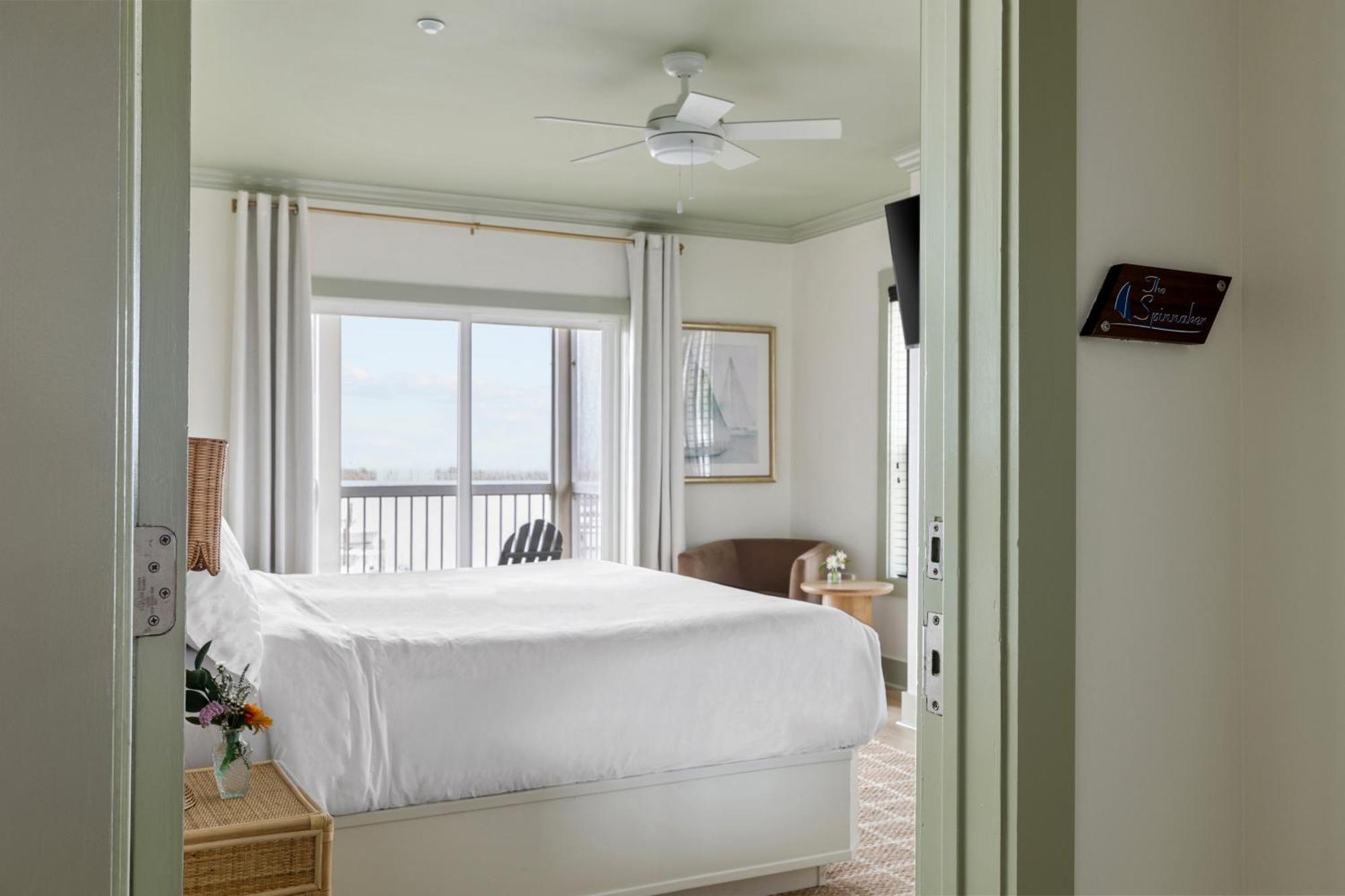 Regatta Inn - Adults Only ฟอลลีบีช ภายนอก รูปภาพ