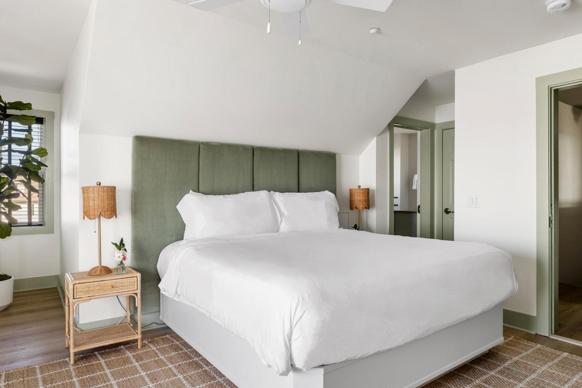 Regatta Inn - Adults Only ฟอลลีบีช ภายนอก รูปภาพ