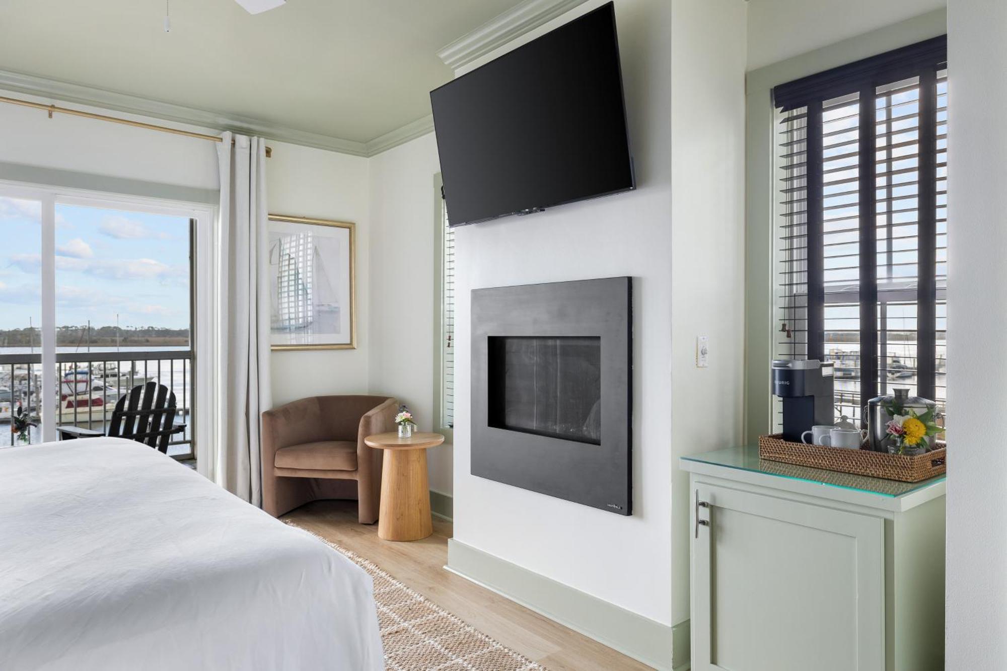 Regatta Inn - Adults Only ฟอลลีบีช ภายนอก รูปภาพ
