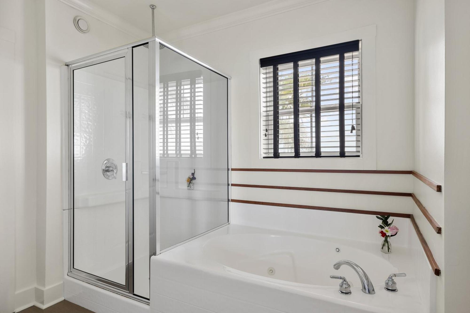 Regatta Inn - Adults Only ฟอลลีบีช ภายนอก รูปภาพ
