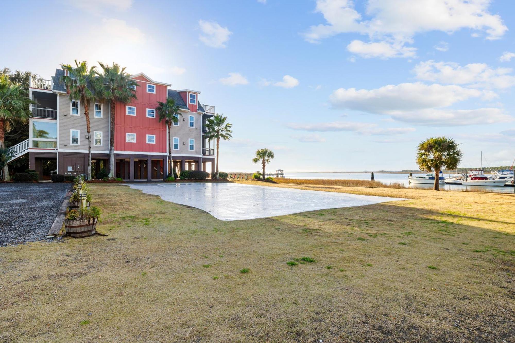 Regatta Inn - Adults Only ฟอลลีบีช ภายนอก รูปภาพ